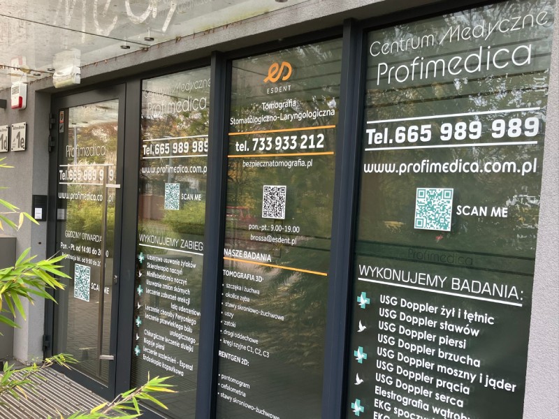 Wejście do pracowni ESDENT przy ul. Wiktora Brossa, Wrocław