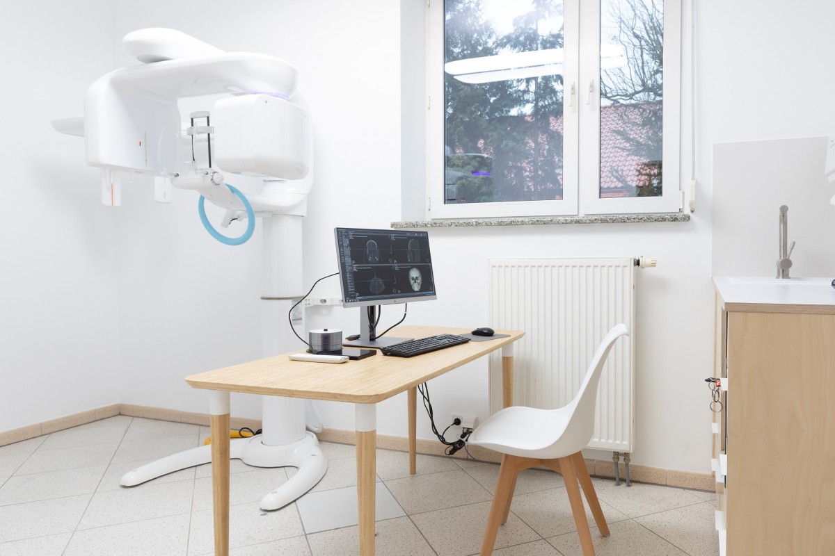 pracownia radiologiczna pomaranczowa stanowisko pracy 1748873109