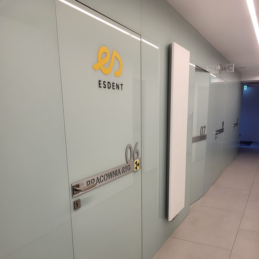 pracownia_tomograficzna_esdent_brossa_wejscie 1748872954